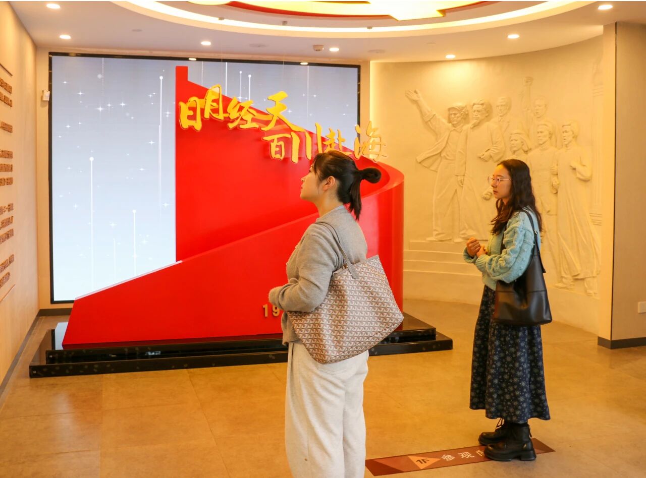 1762853523895043473.jpg 00933575e70677a73cf91ccc251f1c37.jpg